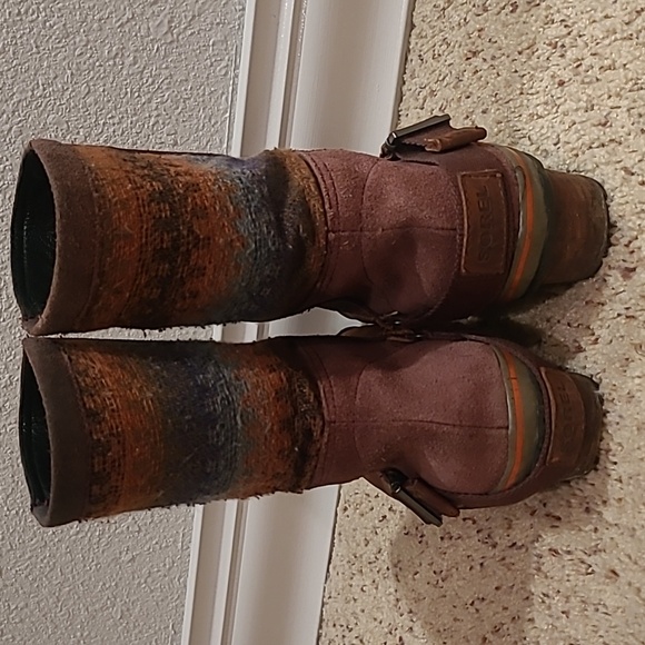 cute boots! - Picture 3 of 9